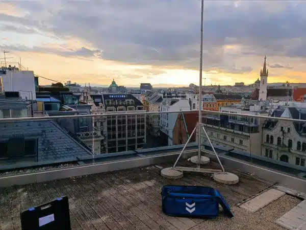 Nachher – Gesamtansicht der geräumten Dachfläche in der Inneren Stadt