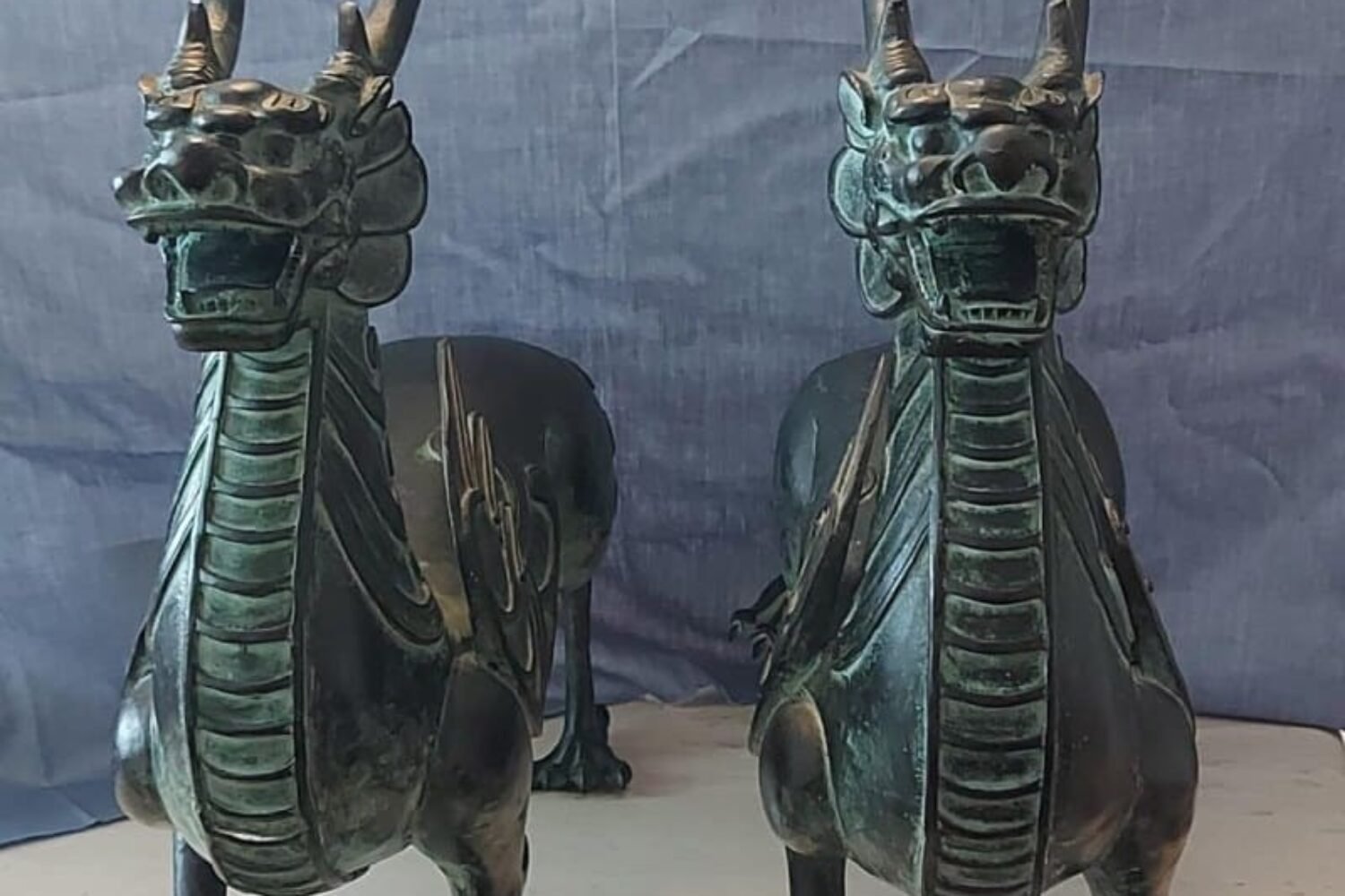 Chinesisches Qilin-Paar aus Metall