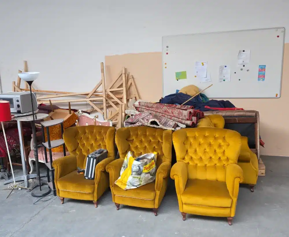 Waidhofen an der Ybbs: geordnete Entrümpelung mit klaren Laufwegen und geschützten Bereichen.