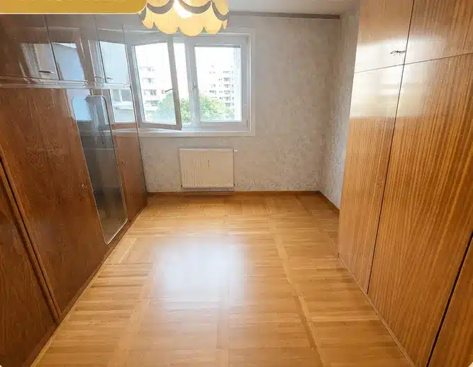 Entrümpelung Adolf-Loos-Gasse Wien – Ergebnis nach der Räumung Entrümpelung Adolf-Loos-Gasse Wien – dasselbe Zimmer leer und besenrein nach Abschluss der Räumung